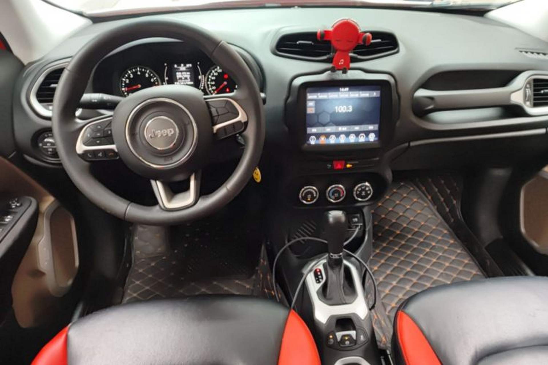 Used Jeep Renegade 2016 1.4T Automatic High-Energy Version Center Console