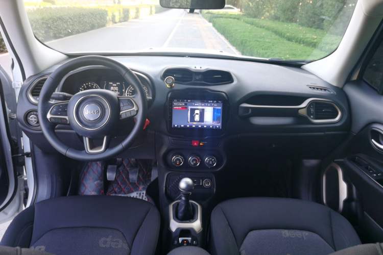 Used Jeep Renegade 2016 1.4T Manual Kinetic Edition Center Console