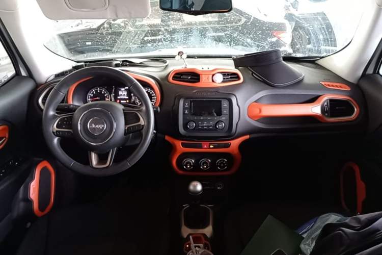 Used Jeep Renegade 2016 1.4T Manual Kinetic Edition Center Console