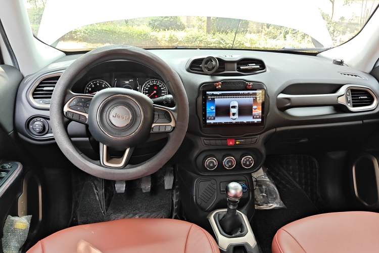 Used Jeep Renegade 2016 1.4T Manual Kinetic Edition Center Console