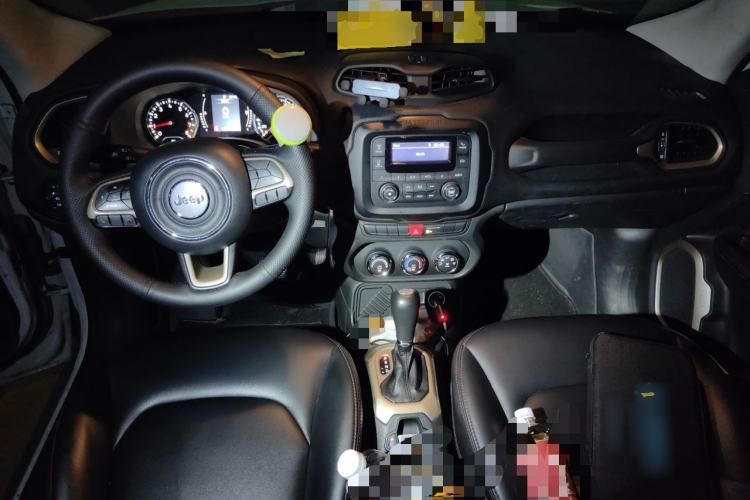 Used Jeep Renegade 2016 1.4T Automatic Kinetic Edition Center Console