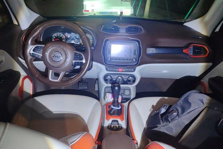 Used Jeep Renegade 2016 1.4T Automatic Smart Edition Center Console