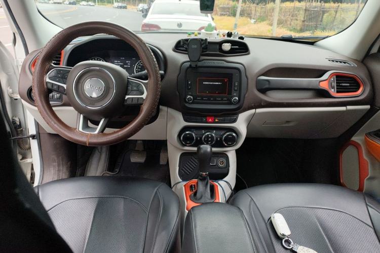 Used Jeep Renegade 2016 1.4T Automatic Jingneng Version+ Center Console