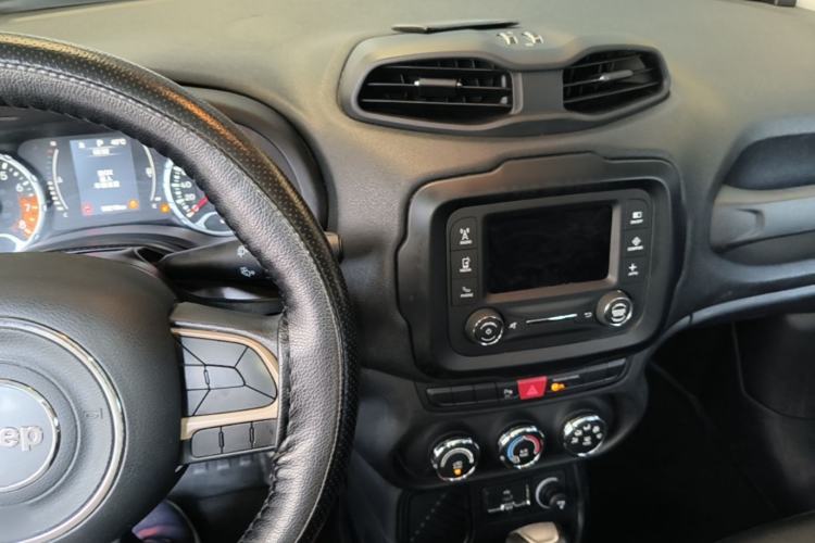 Used Jeep Renegade 2016 1.4T Automatic Jingneng Edition Center Console