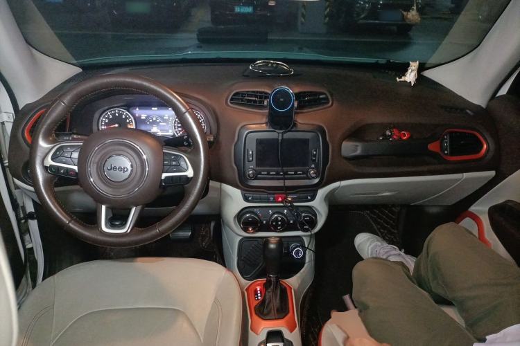 Used Jeep Renegade 2016 1.4T Automatic Smart Edition Center Console