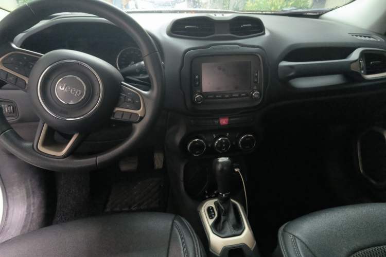 Used Jeep Renegade 2016 1.4T Automatic Jingneng Version+ Center Console