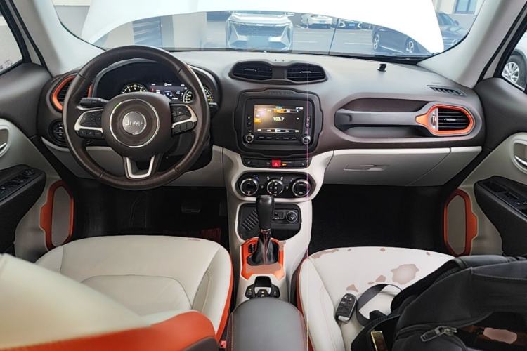 Used Jeep Renegade 2016 1.4T Automatic Smart Edition Center Console