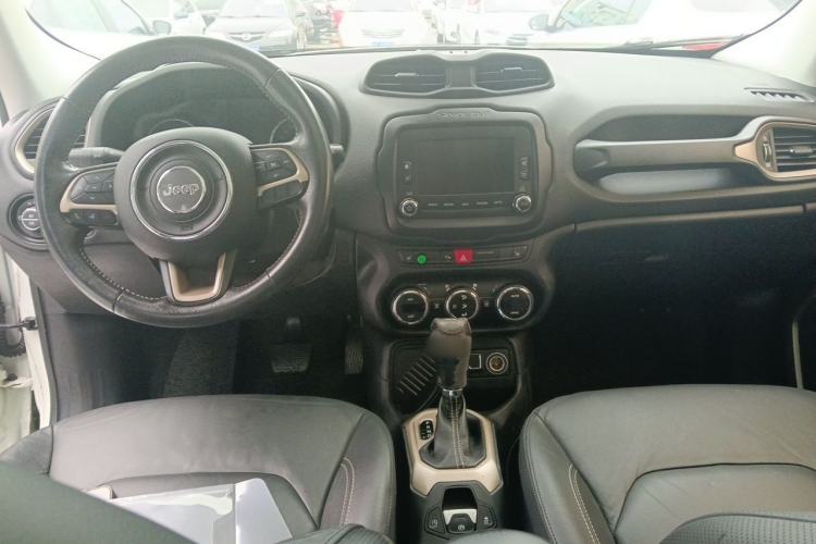 Used Jeep Renegade 2016 1.4T Automatic Smart Edition Center Console
