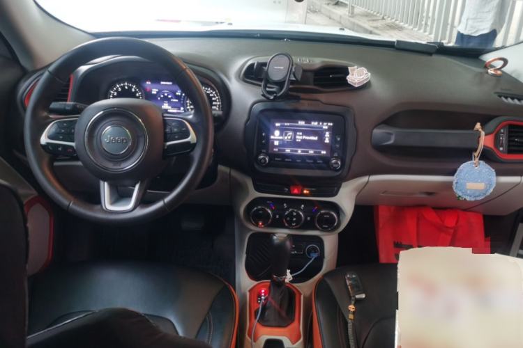 Used Jeep Renegade 2016 1.4T Automatic Jingneng Version+ Center Console