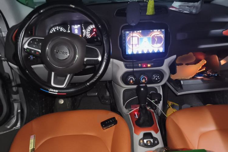 Used Jeep Renegade 2016 1.4T Automatic High-Energy Version Center Console