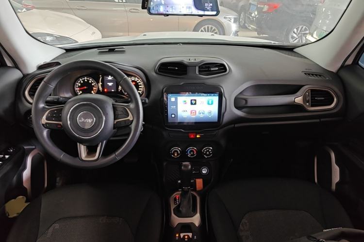 Used Jeep Renegade 2016 1.4T Automatic Kinetic Edition Center Console