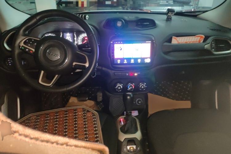 Used Jeep Renegade 2016 1.4T Automatic High-Energy Version Center Console