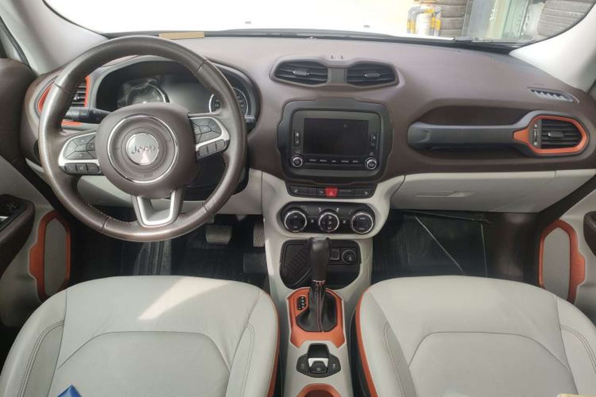 Used Jeep Renegade 2016 1.4T Automatic Smart Edition Center Console