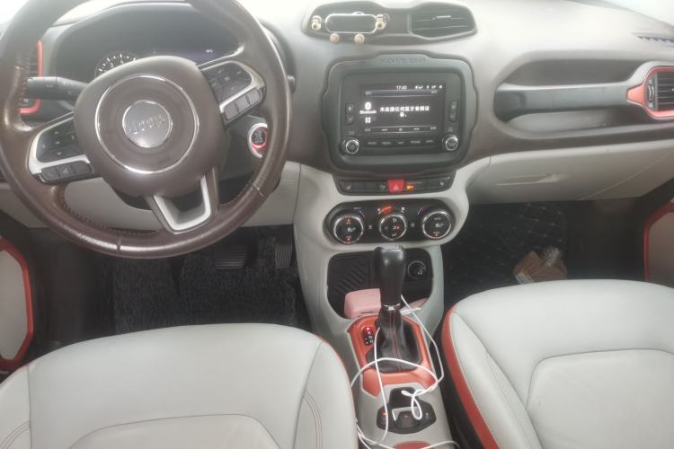 Used Jeep Renegade 2016 1.4T Automatic Smart Edition Center Console