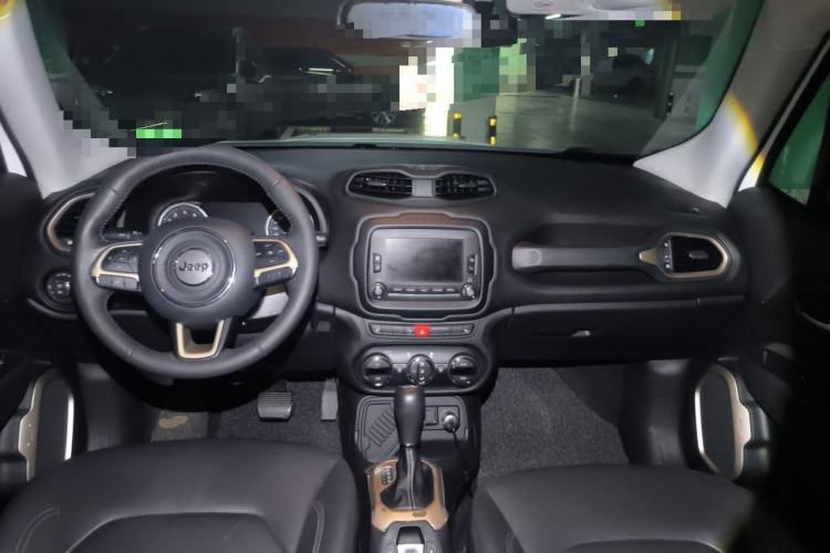 Used Jeep Renegade 2016 1.4T Automatic Smart Edition Center Console