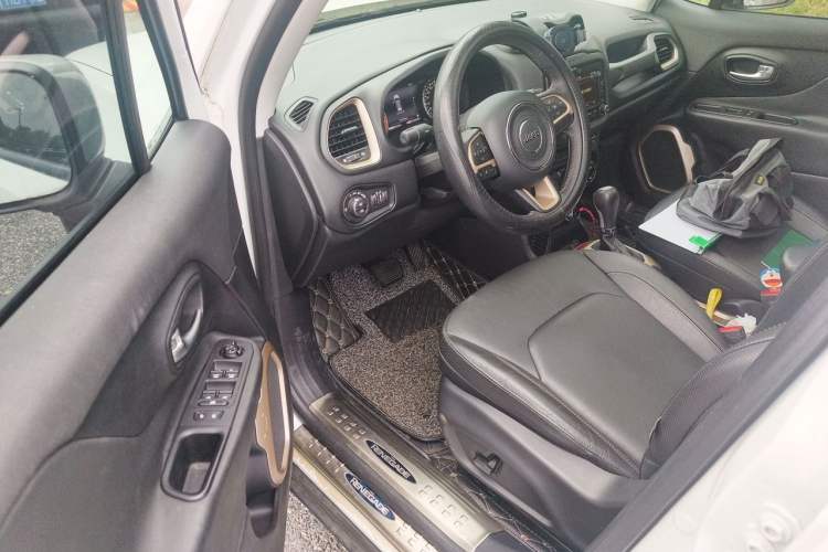 Used Jeep Renegade 2016 1.4T Automatic Smart Edition Driver Seat