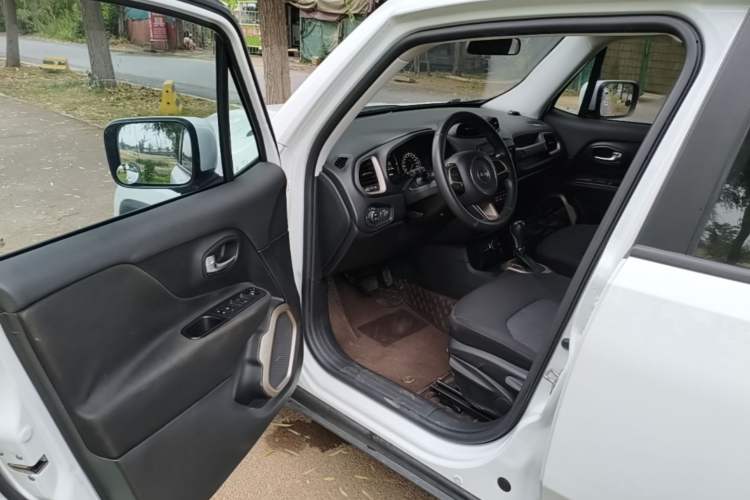 Used Jeep Renegade 2016 1.4T Automatic Kinetic Edition Driver Seat