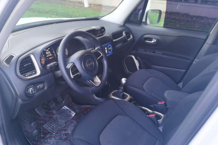 Used Jeep Renegade 2016 1.4T Manual Kinetic Edition Driver Seat