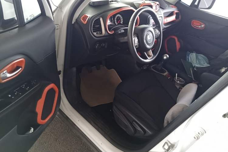 Used Jeep Renegade 2016 1.4T Manual Kinetic Edition Driver Seat