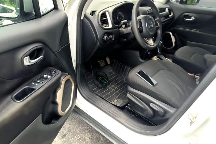 Used Jeep Renegade 2016 1.4T Automatic Kinetic Edition Driver Seat
