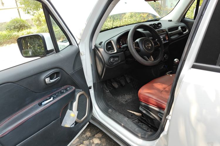 Used Jeep Renegade 2016 1.4T Manual Kinetic Edition Driver Seat