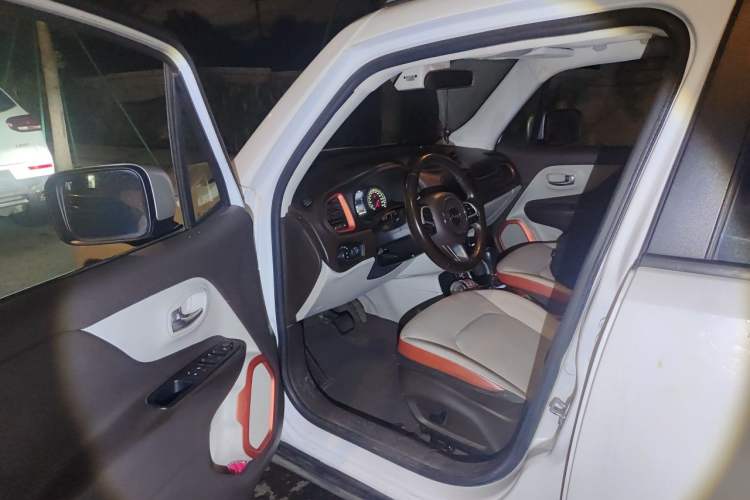 Used Jeep Renegade 2016 1.4T Automatic Smart Edition Driver Seat