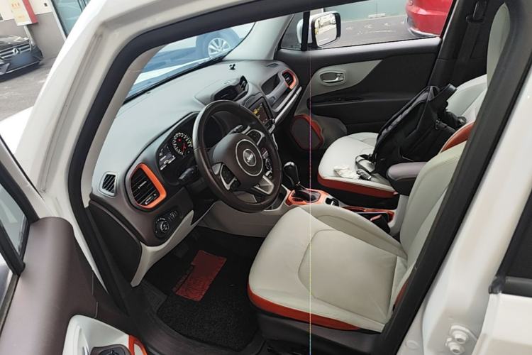 Used Jeep Renegade 2016 1.4T Automatic Smart Edition Driver Seat