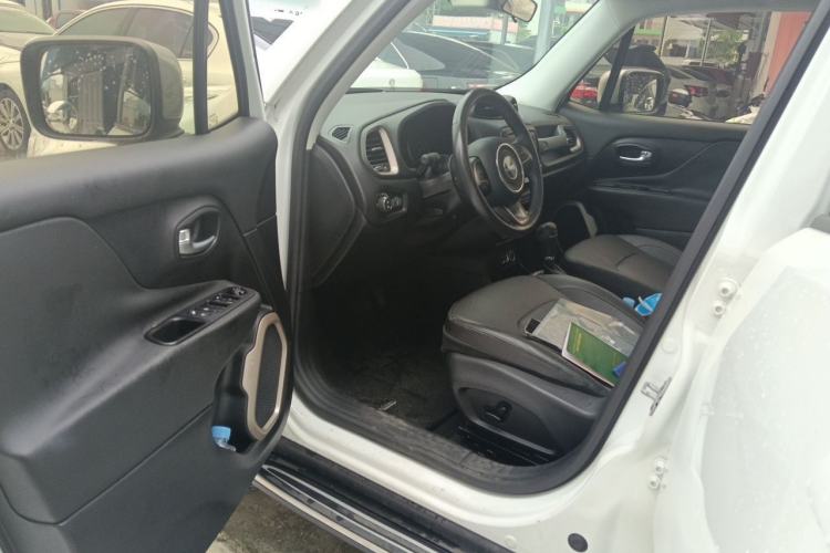 Used Jeep Renegade 2016 1.4T Automatic Smart Edition Driver Seat