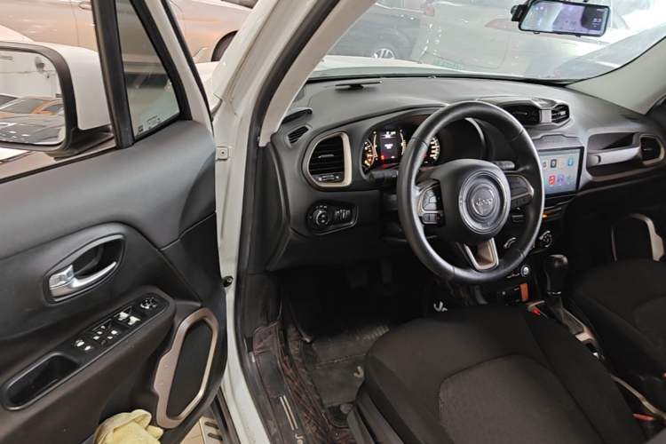Used Jeep Renegade 2016 1.4T Automatic Kinetic Edition Driver Seat