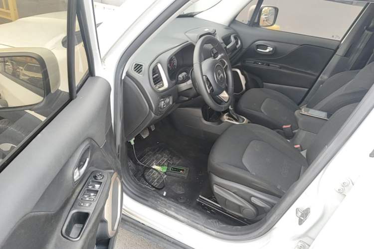 Used Jeep Renegade 2016 1.4T Automatic Kinetic Edition Driver Seat