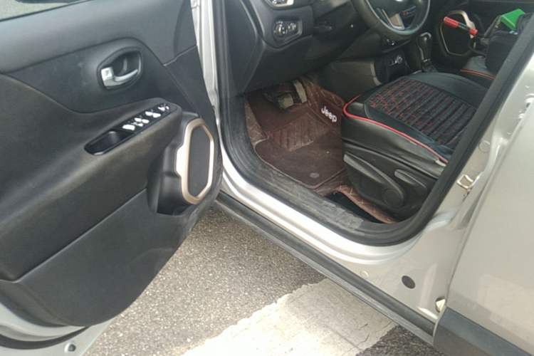 Used Jeep Renegade 2016 1.4T Automatic High-Energy Version Driver Seat