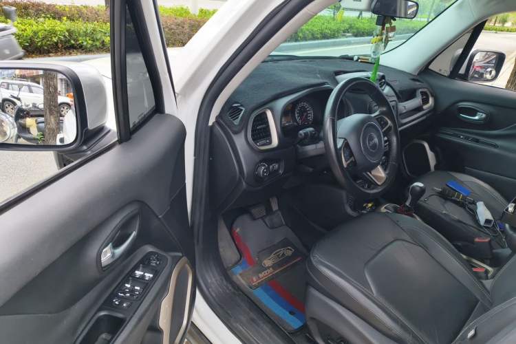 Used Jeep Renegade 2016 1.4T Automatic Smart Edition Driver Seat
