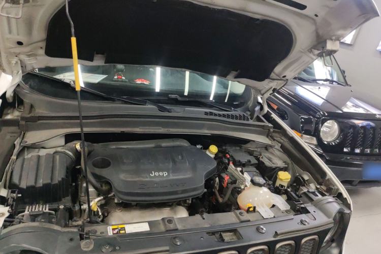 Used Jeep Renegade 2016 2.0L Automatic Four-Wheel Drive 75th Anniversary Tribute Edition Engine Bay