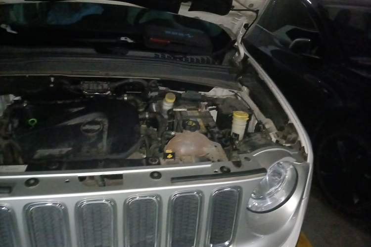 Used Jeep Renegade 2016 1.4T Automatic Smart Edition Engine Bay Left