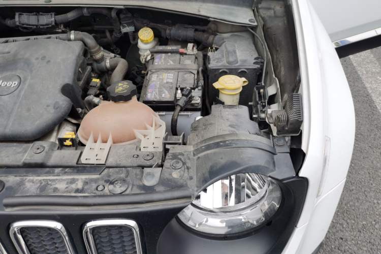 Used Jeep Renegade 2016 1.4T Automatic Kinetic Edition Engine Bay Left