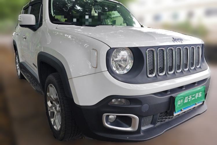 Used Jeep Renegade 2016 1.4T Automatic High-Energy Version Front Right 45 Deg