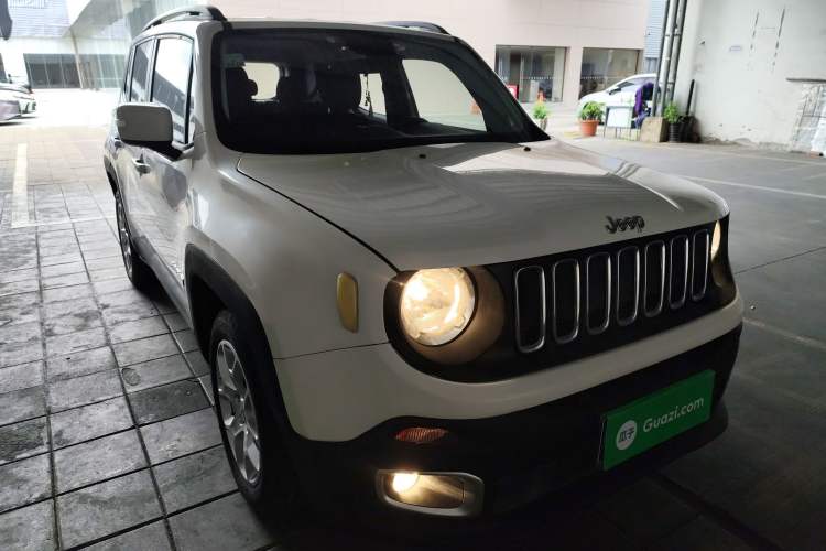 Used Jeep Renegade 2016 1.4T Automatic High-Energy Version Front Right 45 Deg