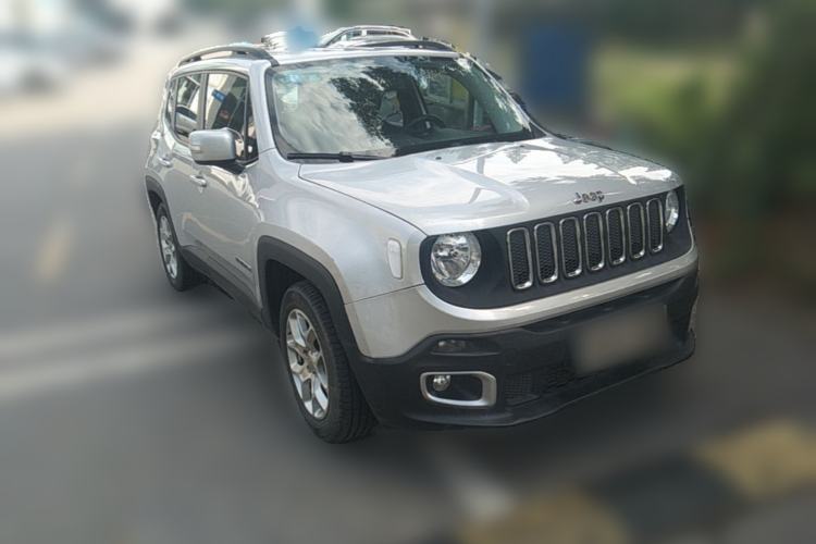 Used Jeep Renegade 2016 1.4T Automatic High-Energy Version Front Right 45 Deg