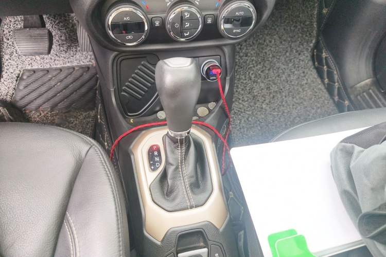 Used Jeep Renegade 2016 1.4T Automatic Smart Edition Gear Lever