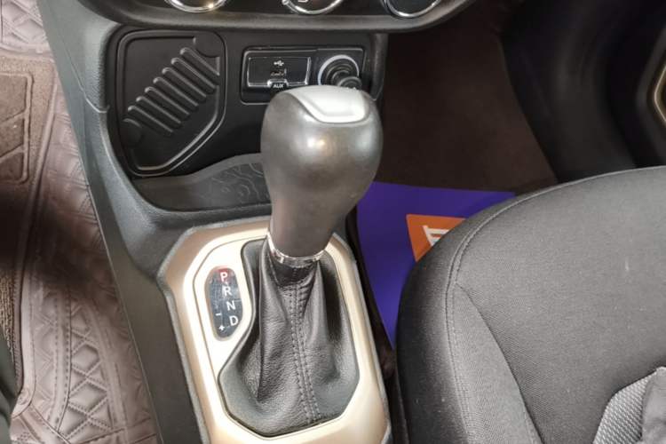 Used Jeep Renegade 2016 1.4T Automatic Kinetic Edition Gear Lever