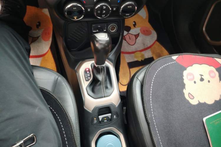 Used Jeep Renegade 2016 1.4T Automatic Smart Edition Gear Lever