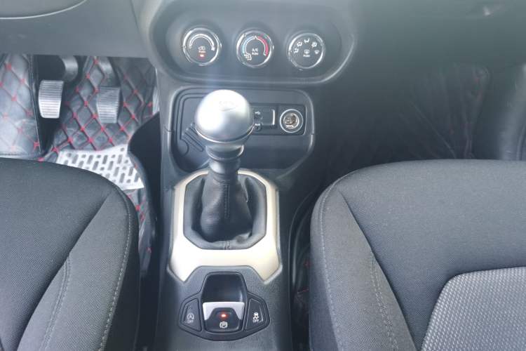 Used Jeep Renegade 2016 1.4T Manual Kinetic Edition Gear Lever