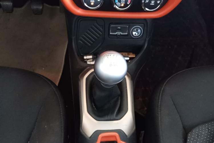 Used Jeep Renegade 2016 1.4T Manual Kinetic Edition Gear Lever