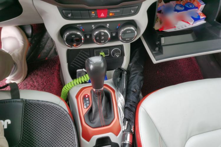 Used Jeep Renegade 2016 1.4T Automatic Smart Edition Gear Lever