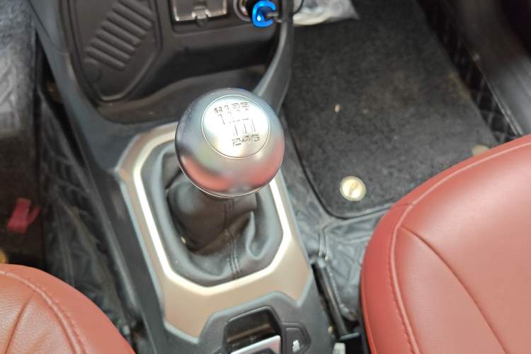 Used Jeep Renegade 2016 1.4T Manual Kinetic Edition Gear Lever