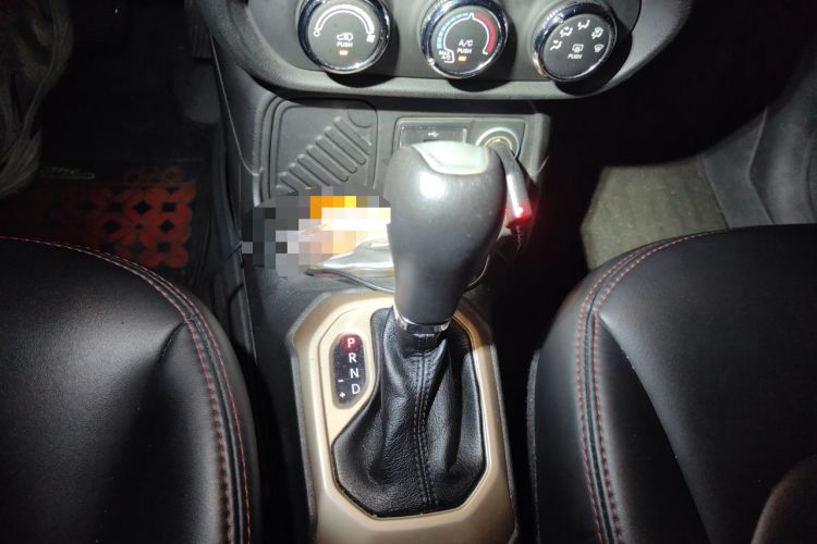 Used Jeep Renegade 2016 1.4T Automatic Kinetic Edition Gear Lever