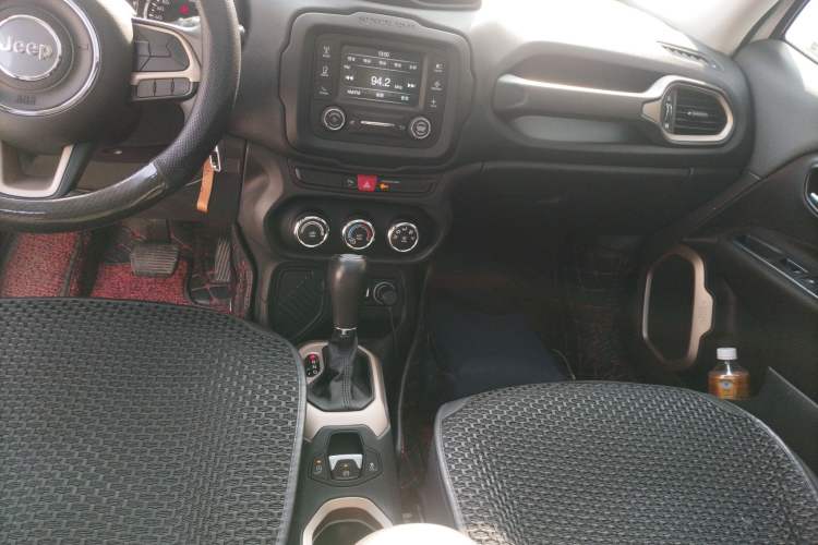 Used Jeep Renegade 2016 1.4T Automatic Jingneng Edition Gear Lever