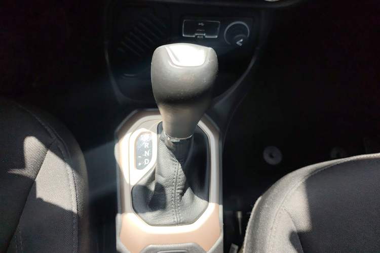 Used Jeep Renegade 2016 1.4T Automatic Jingneng Edition Gear Lever