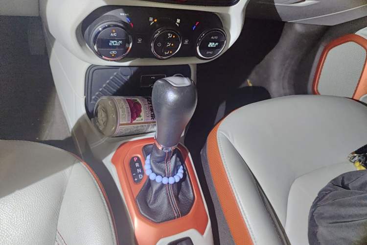 Used Jeep Renegade 2016 1.4T Automatic Smart Edition Gear Lever