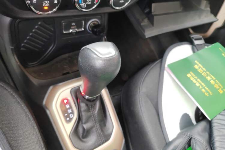 Used Jeep Renegade 2016 1.4T Automatic Jingneng Edition Gear Lever
